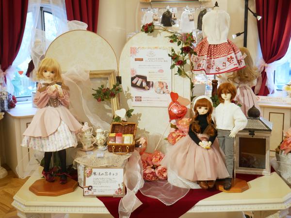 DDdy ヨル・フォージャー」「ヨルの私服セット」店頭展示開始です