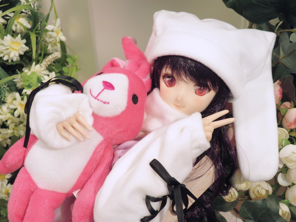 ウサギ耳付きカラフル目のぬいぐるみ みみとあしがノビ－ル・チヂーム・うさぎBCぬいぐるみ