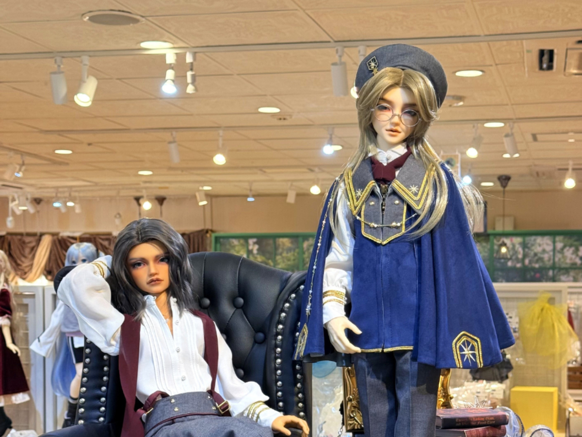 「星間学寮 レダ・ヴェニル星間学寮ver、レグルス 星影の微笑Ver.」の展示が始まりました！