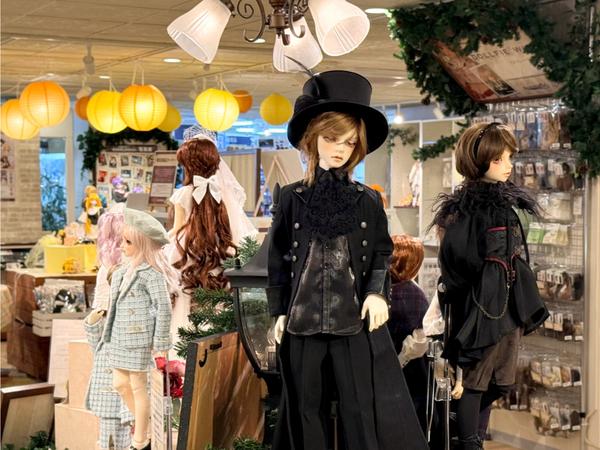 DDdy ヨル・フォージャー」「ヨルの私服セット」店頭展示開始です