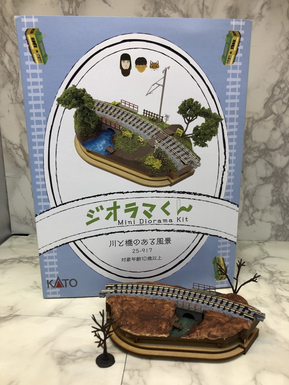 鑑賞用ジオラマ　KATO仕様　機関庫 オフのデスクトップ 木造機関庫のある風景